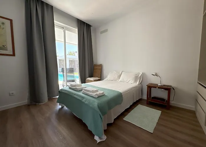 Casa Lagoa De Albufeira 펜션 *